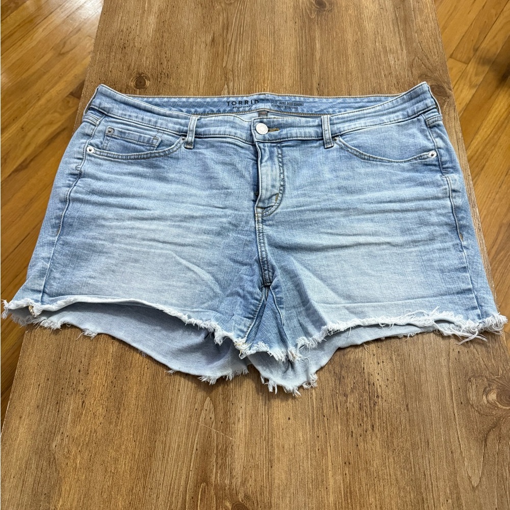Torrid Mid Rise Light Wash Denim Short